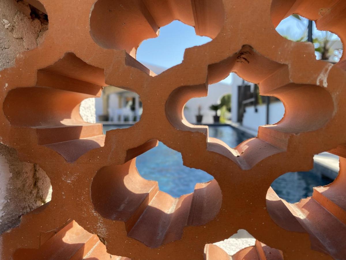Hotel Du Pont Blanc سانت ماري دو لا مير المظهر الخارجي الصورة