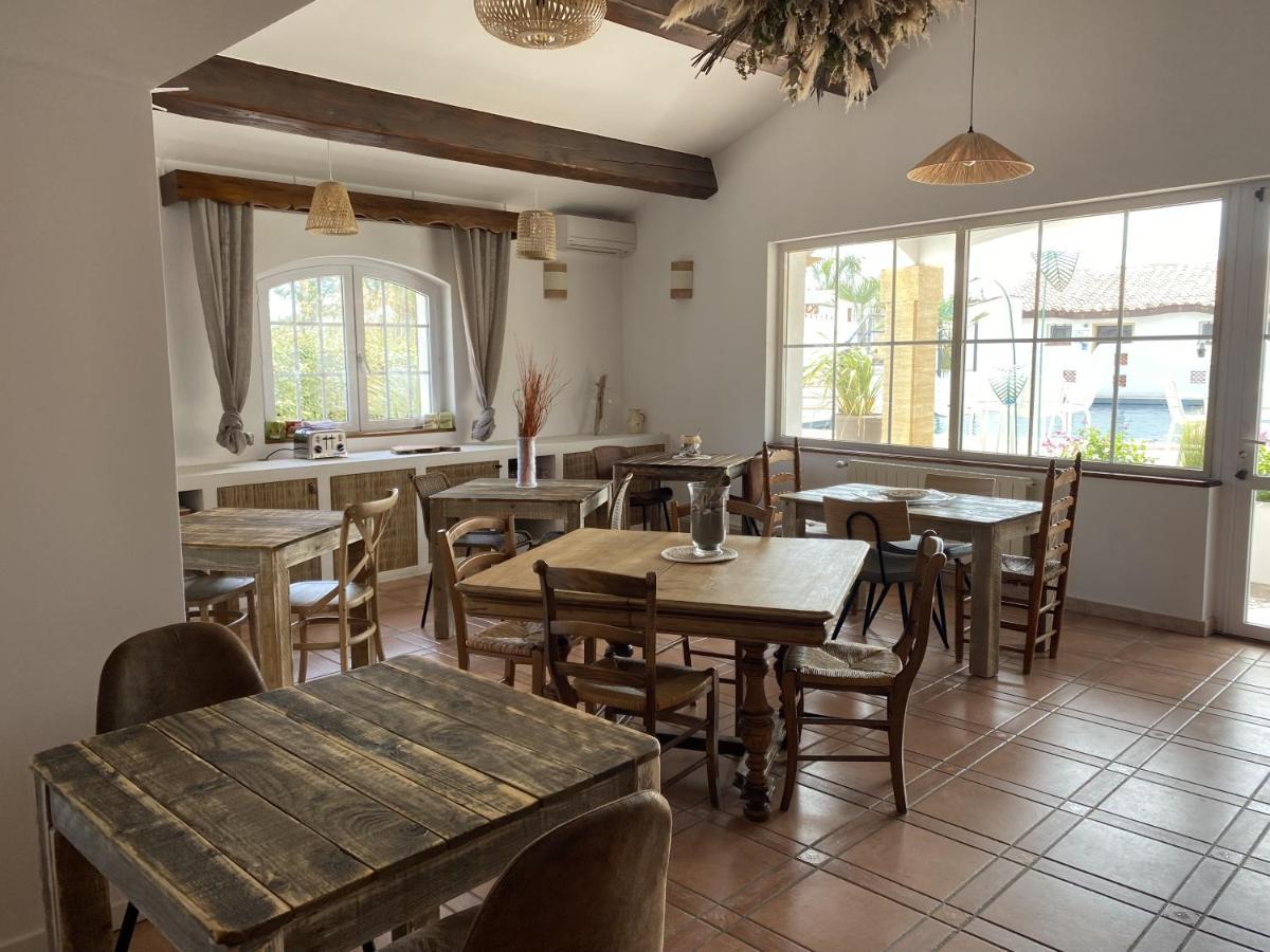 Hotel Du Pont Blanc سانت ماري دو لا مير المظهر الخارجي الصورة